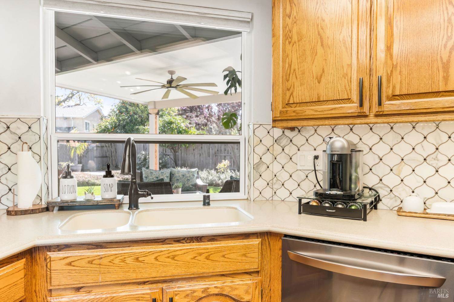155 Aurora Way, Vacaville, CA 95688