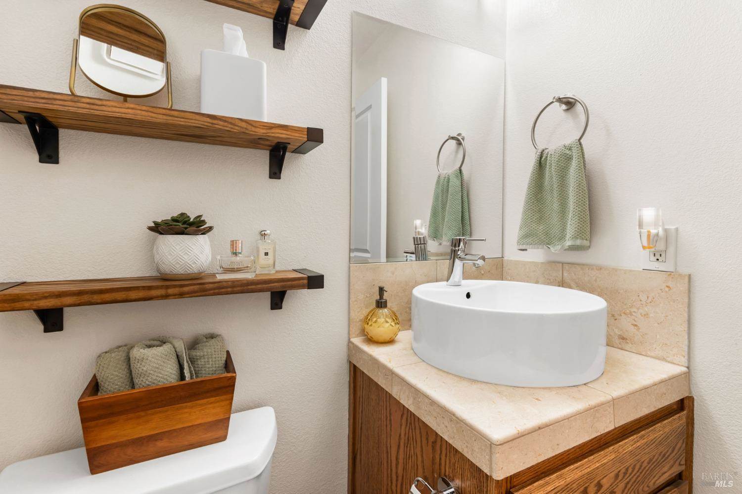 155 Aurora Way, Vacaville, CA 95688