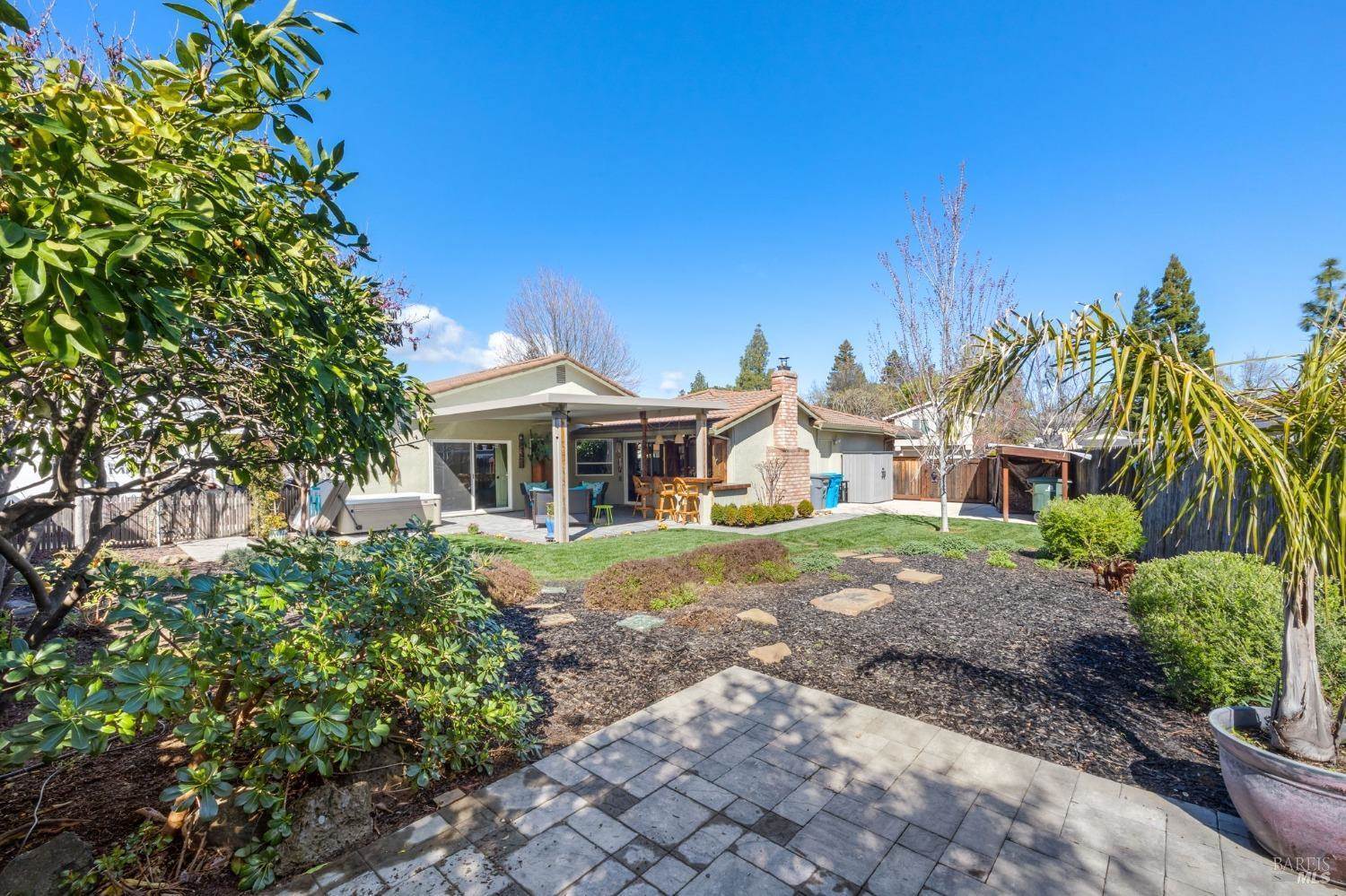 155 Aurora Way, Vacaville, CA 95688