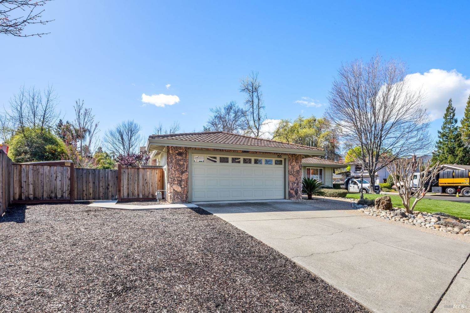 155 Aurora Way, Vacaville, CA 95688