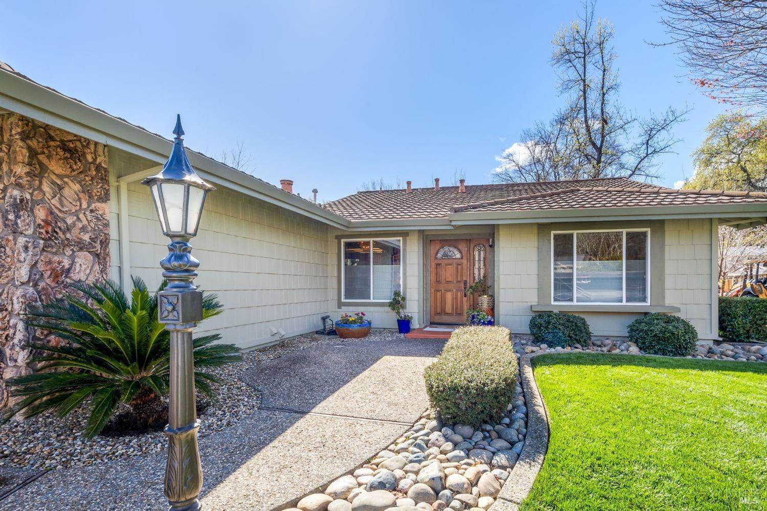 155 Aurora Way, Vacaville, CA 95688