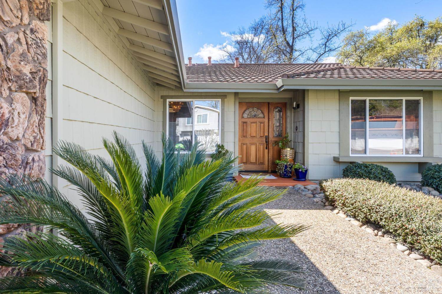 155 Aurora Way, Vacaville, CA 95688