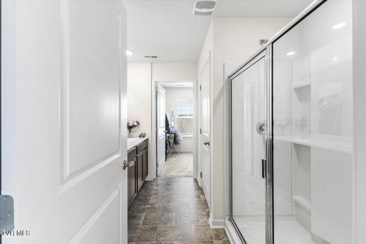 1425 Willow Springs Drive, Johnson City, TN 37604