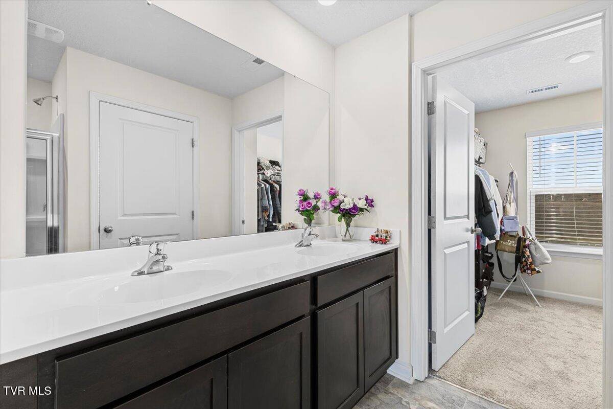 1425 Willow Springs Drive, Johnson City, TN 37604