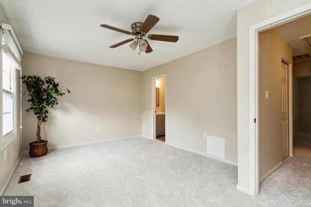 9943 Capperton Drive, Oakton, VA 22124