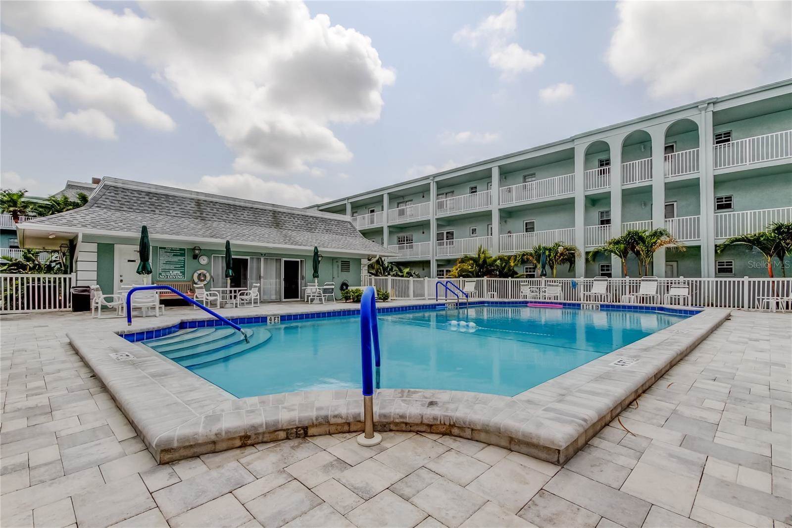 1706 Belleair Forest Drive, #326, Belleair, FL 33756