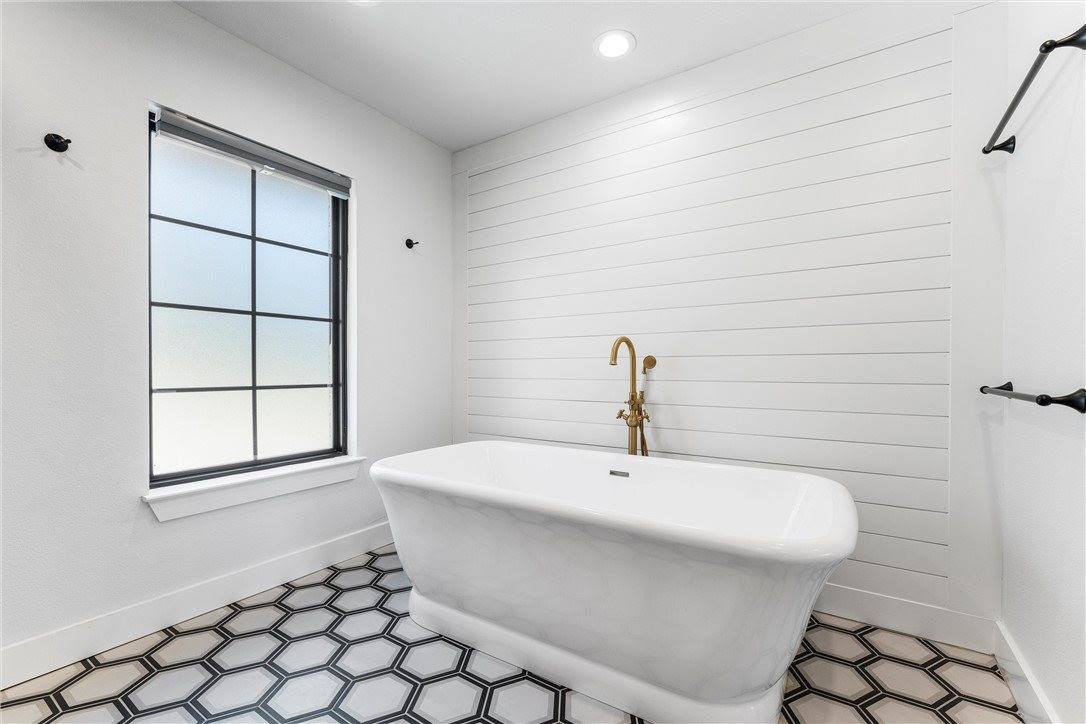 408 Randle Drive, Woodway, TX 76712