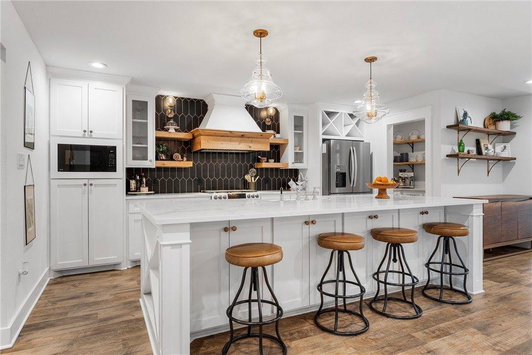 408 Randle Drive, Woodway, TX 76712