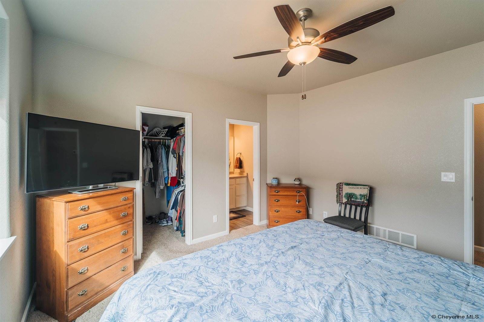 3821 Thomas Rd, Cheyenne, WY 82009