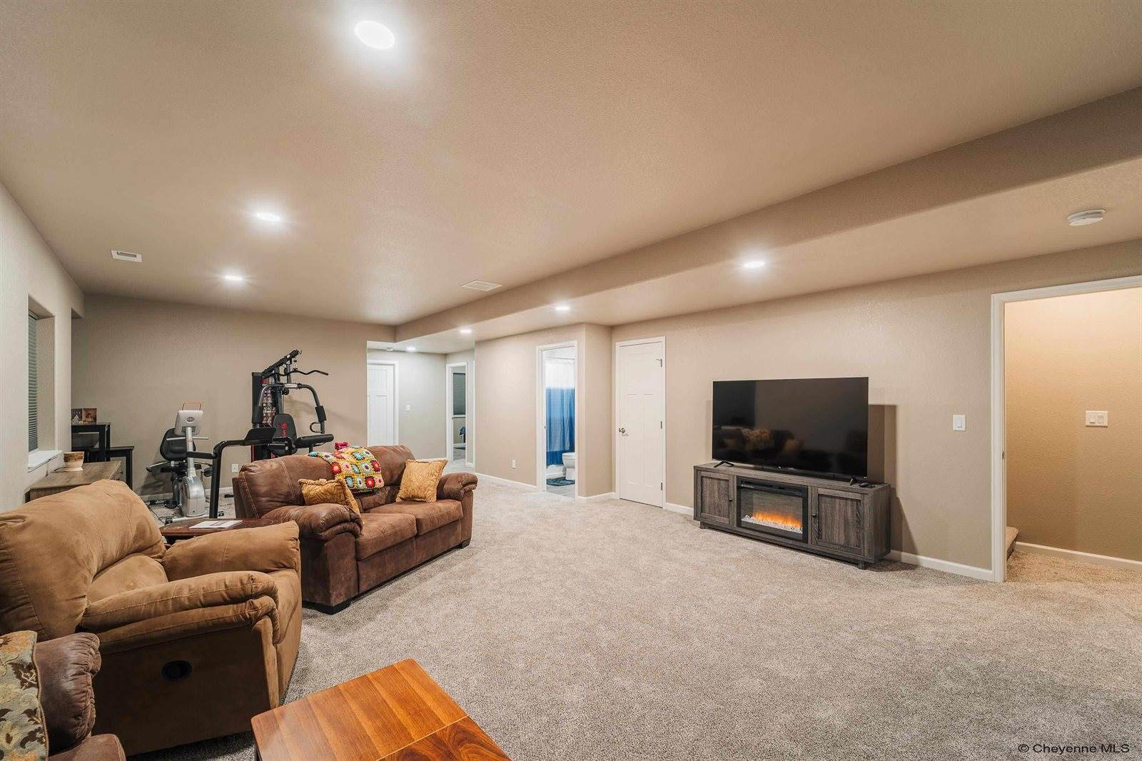3821 Thomas Rd, Cheyenne, WY 82009