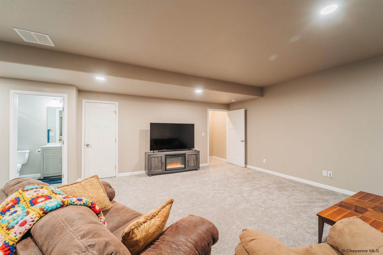 3821 Thomas Rd, Cheyenne, WY 82009