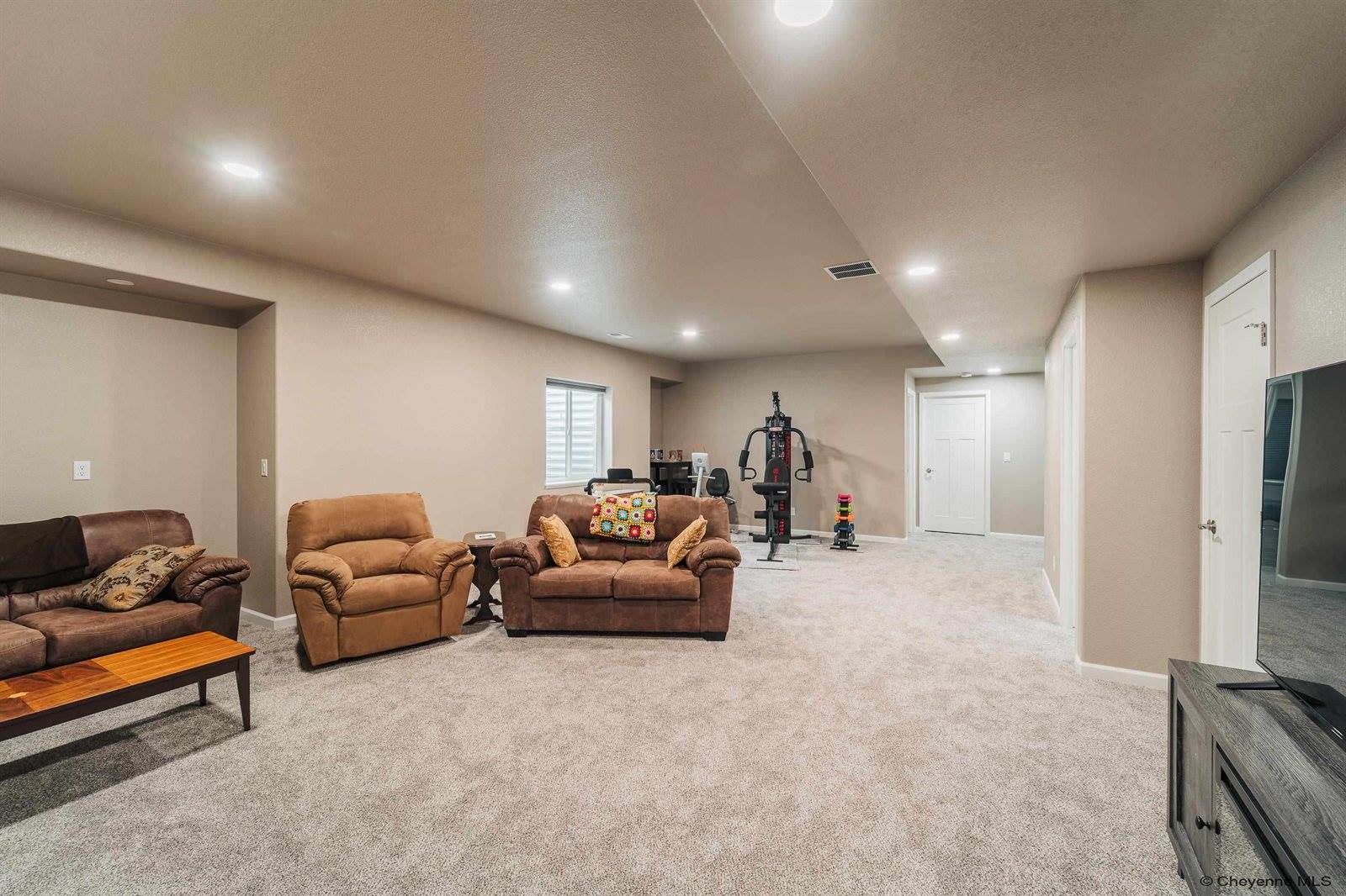 3821 Thomas Rd, Cheyenne, WY 82009
