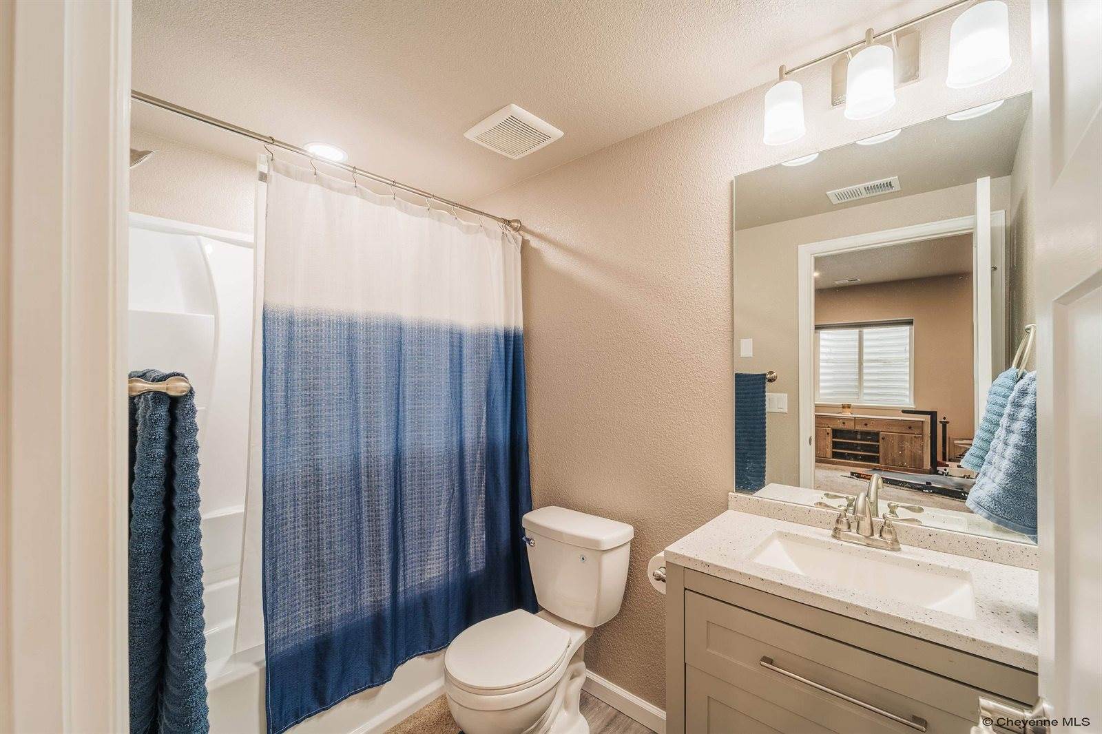 3821 Thomas Rd, Cheyenne, WY 82009