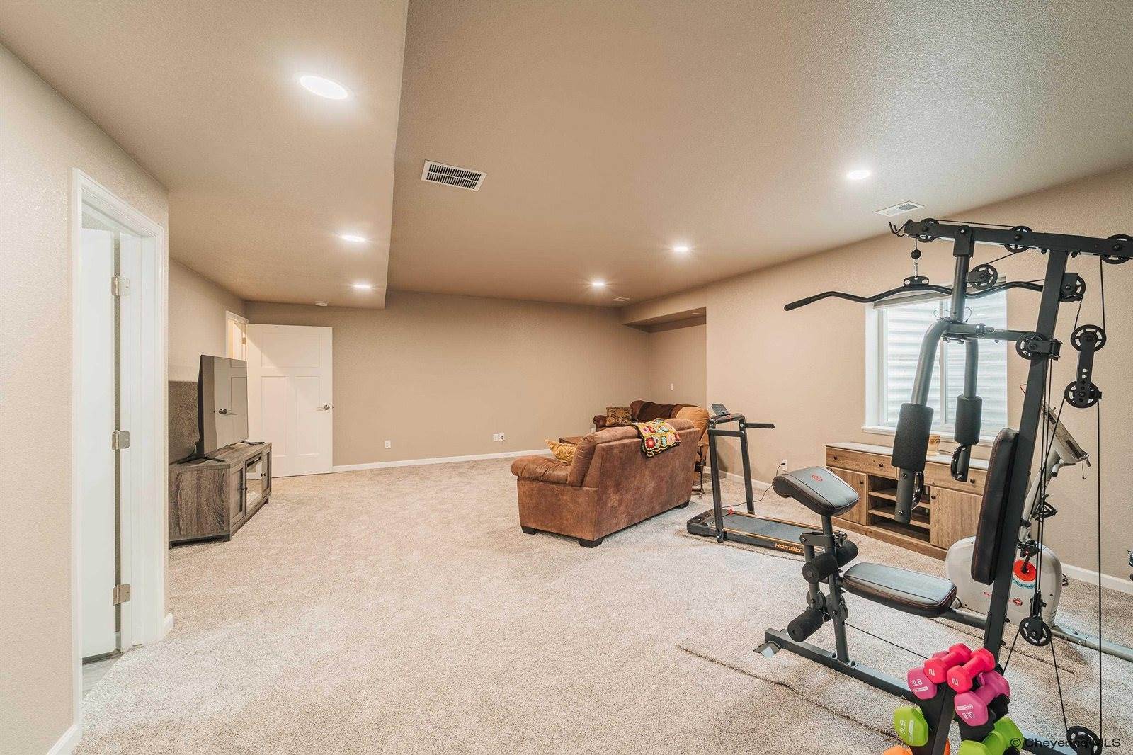 3821 Thomas Rd, Cheyenne, WY 82009
