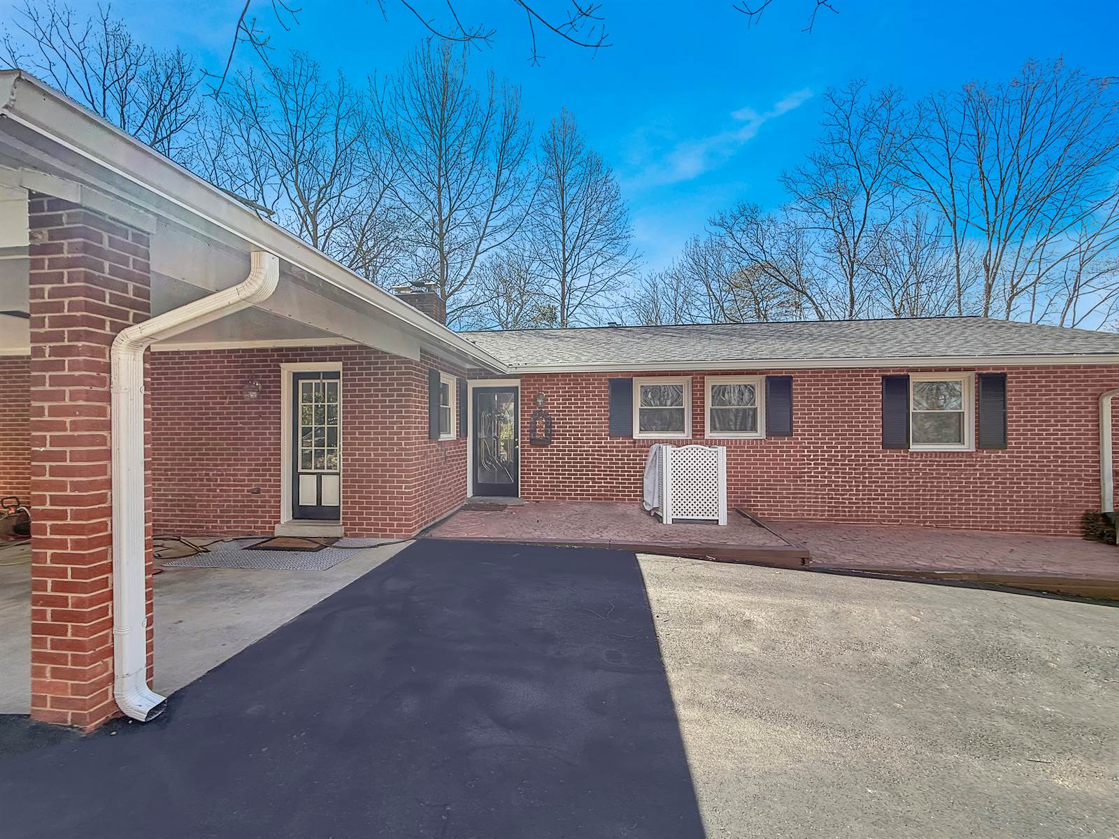 1008 Harbour Dr, Stafford, VA 22554