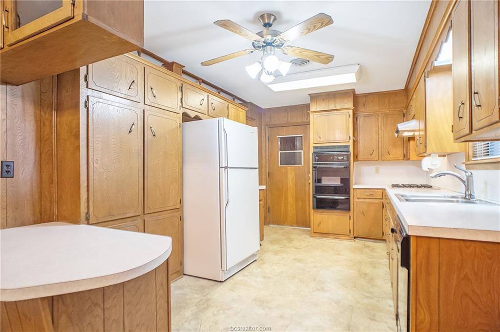 9639 Valley View Drive, College Station, TX 77845