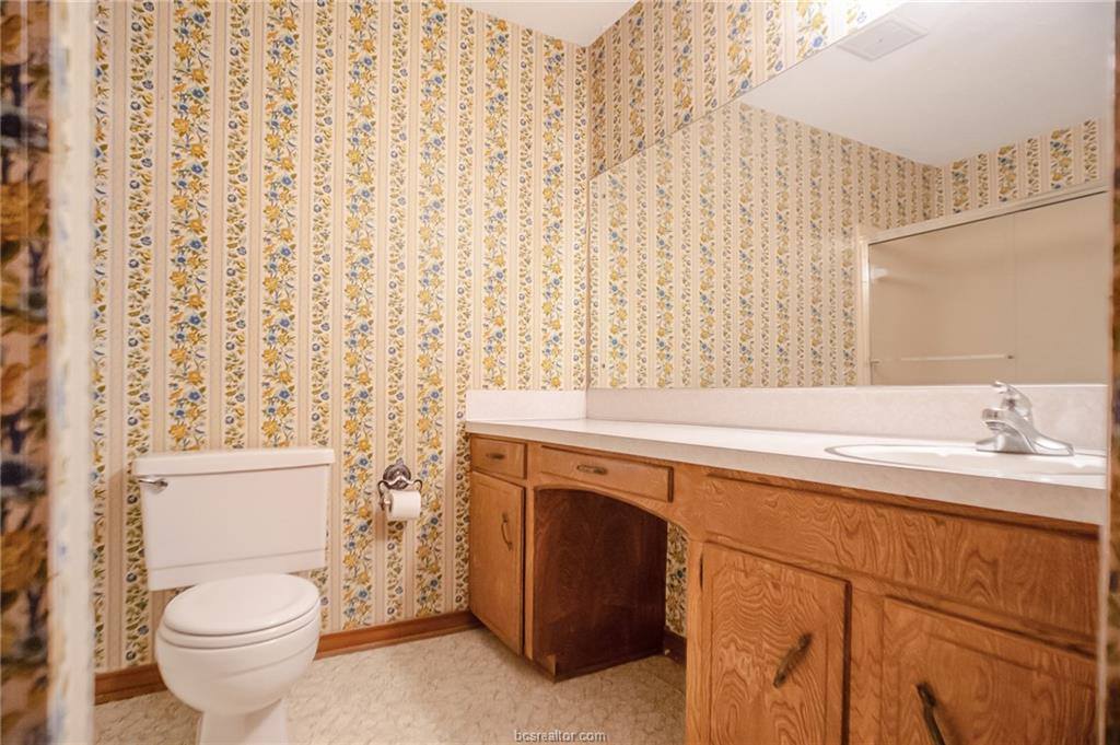 9639 Valley View Drive, College Station, TX 77845