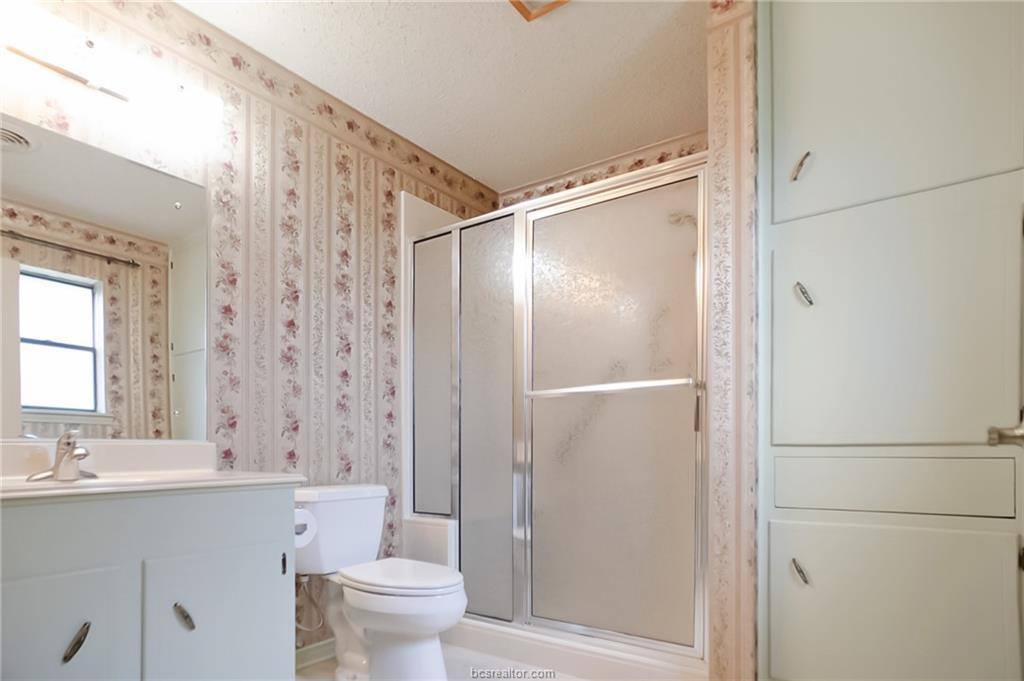 9639 Valley View Drive, College Station, TX 77845