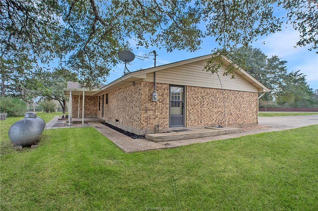 9639 Valley View Drive, College Station, TX 77845