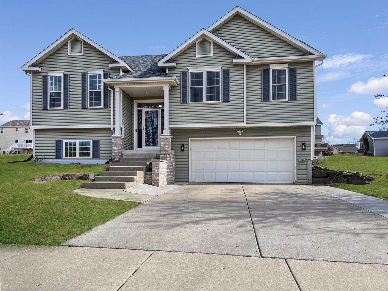 1125 Carriage Drive, Sun Prairie, WI 53590