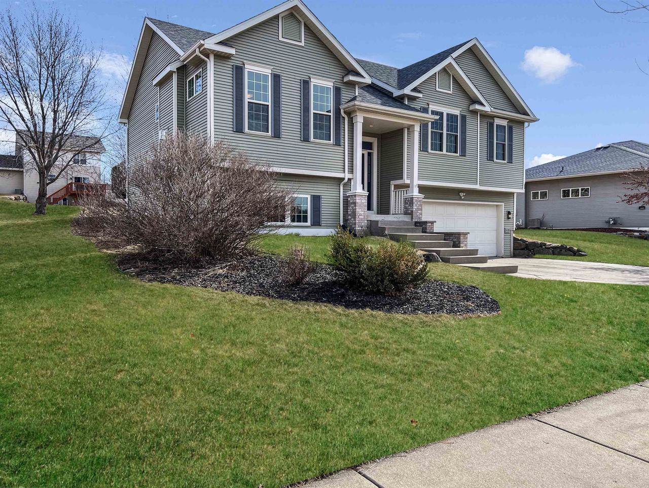 1125 Carriage Drive, Sun Prairie, WI 53590