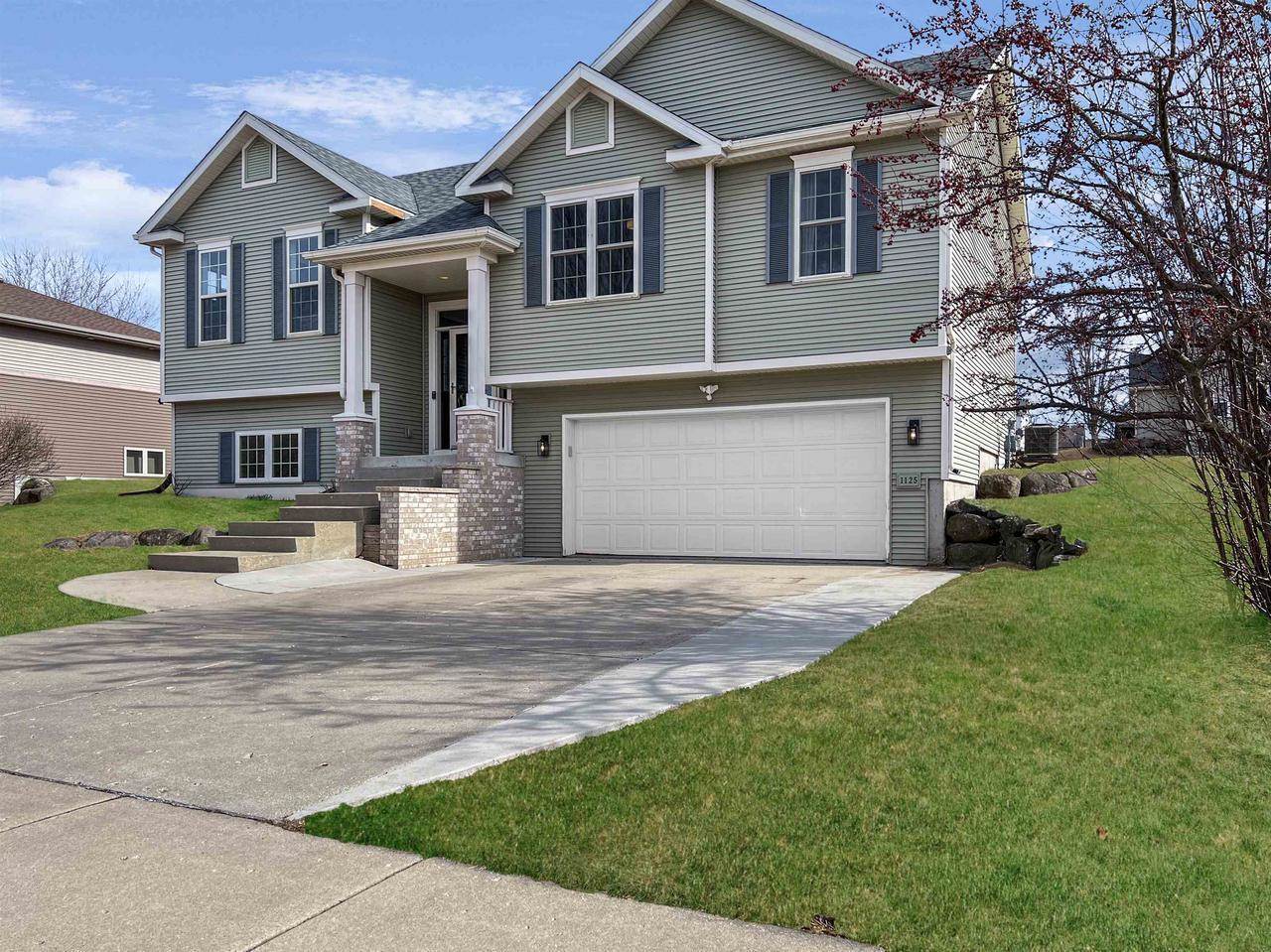 1125 Carriage Drive, Sun Prairie, WI 53590