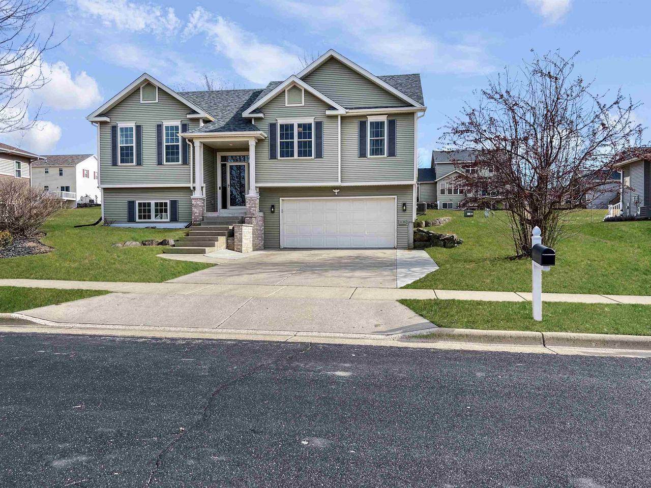 1125 Carriage Drive, Sun Prairie, WI 53590