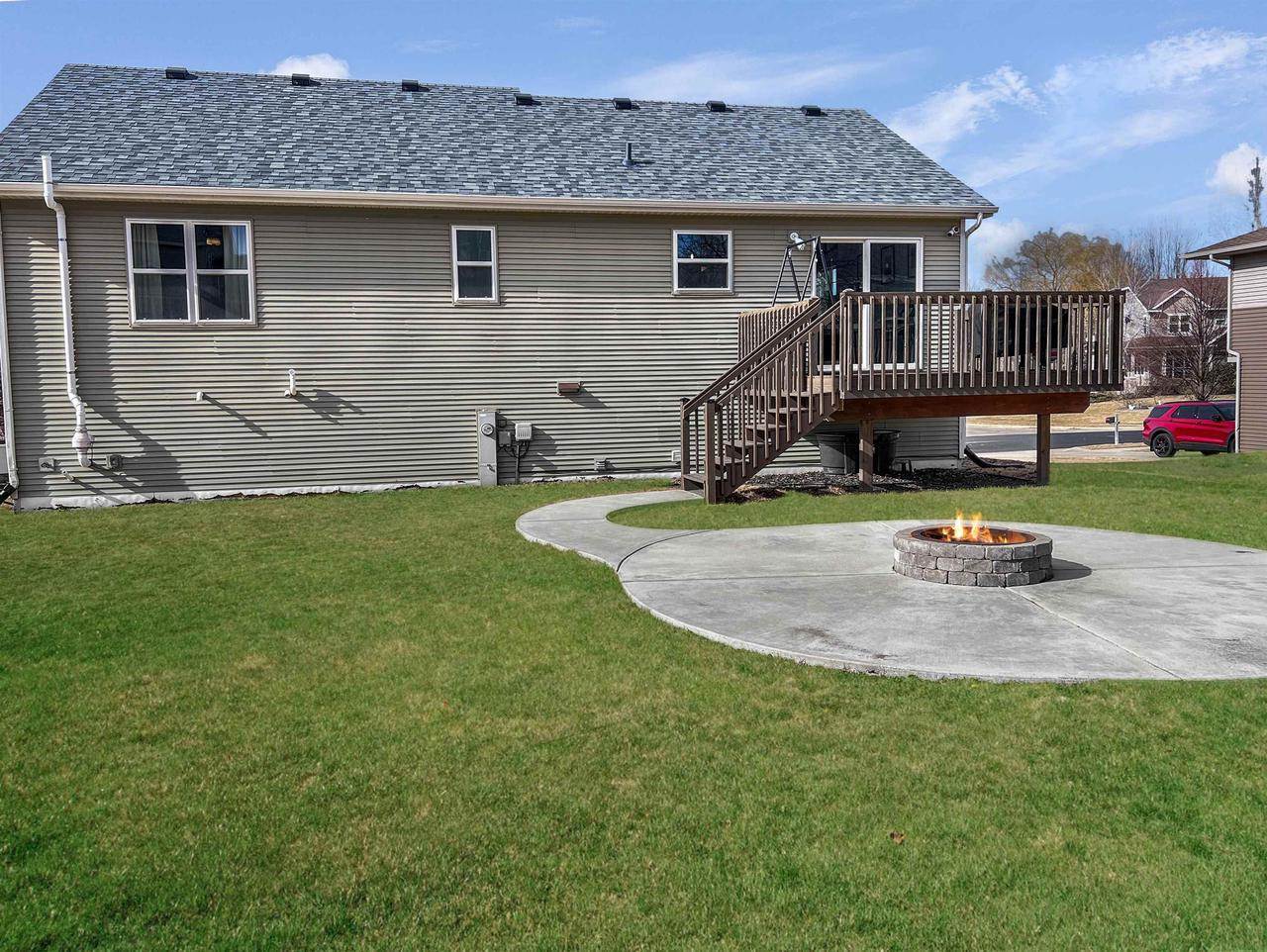 1125 Carriage Drive, Sun Prairie, WI 53590