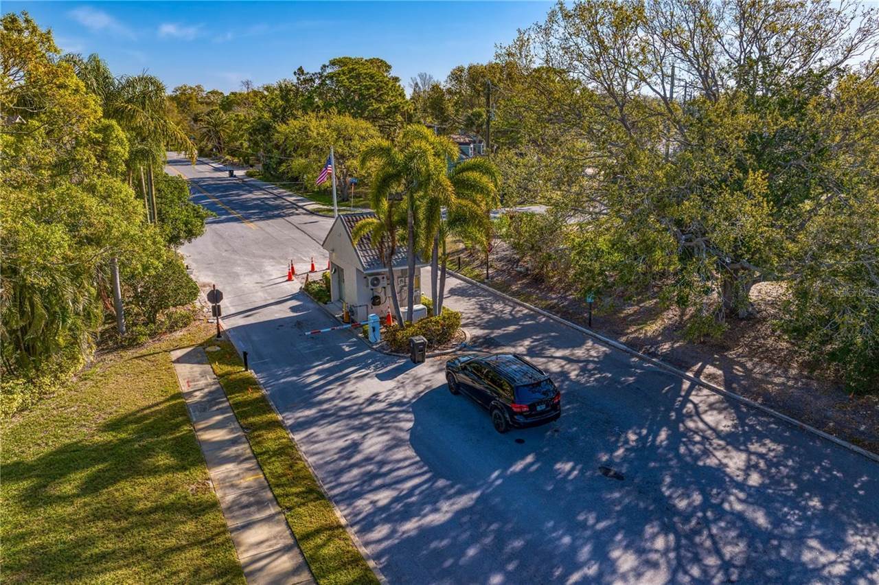 Skimmer Point Drive South, Saint Petersburg, FL 33707