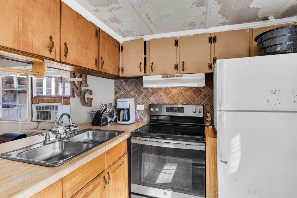 142 Moncks Corner Road Road, Eutawville, SC 29048