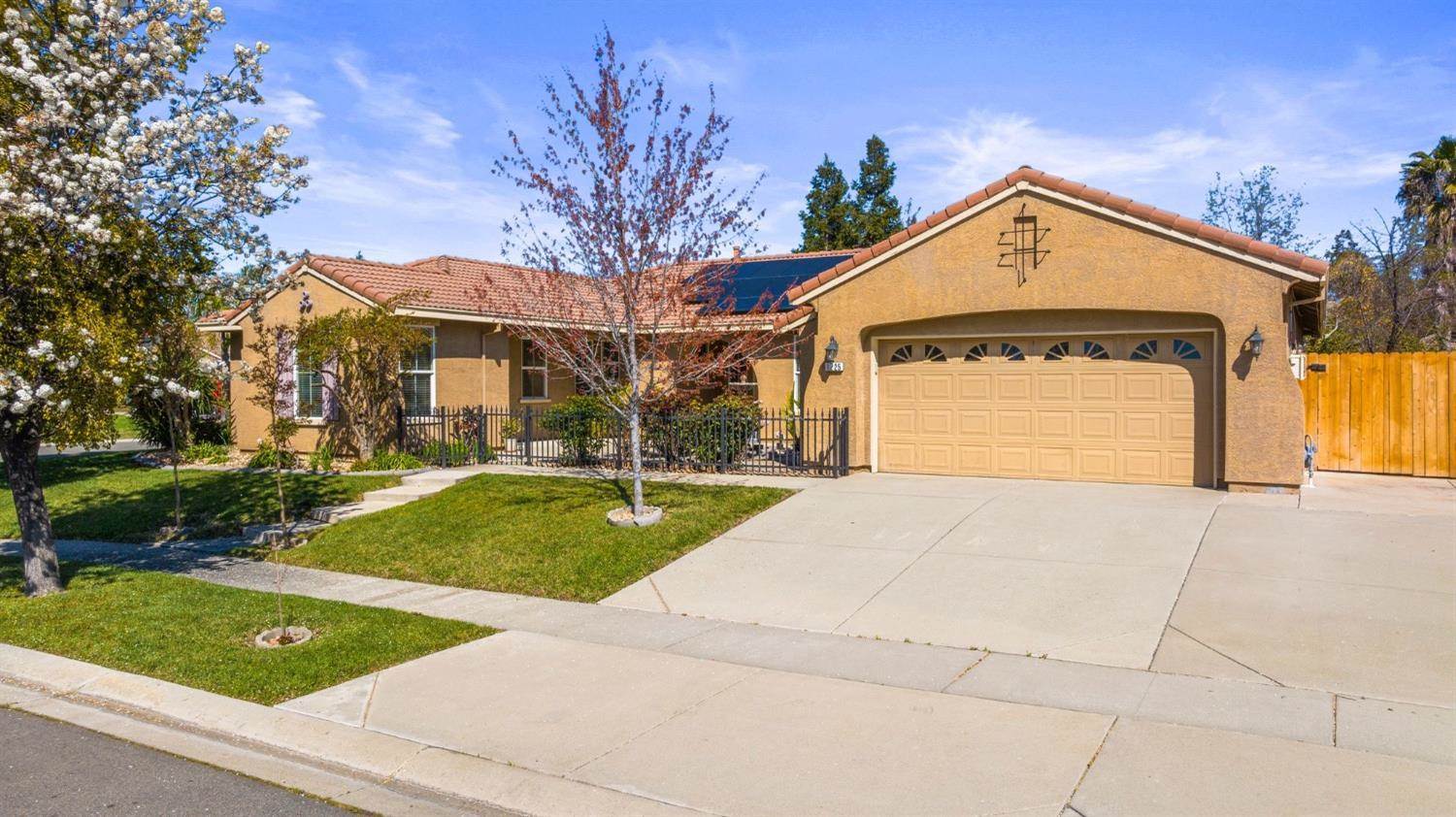1225 Calypso Ranch Drive, Plumas Lake, CA 95961
