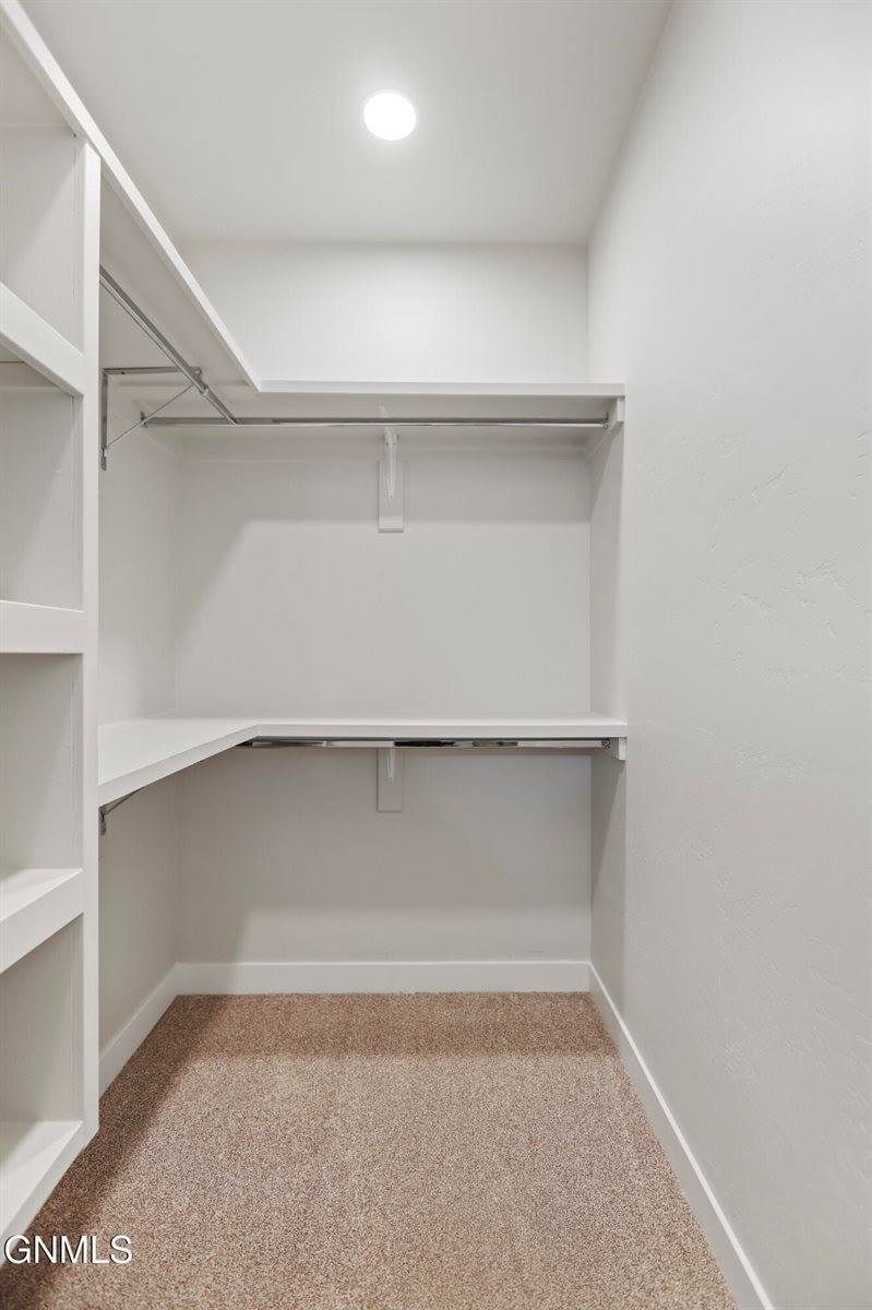 3331 34th Street West, Williston, ND 58801