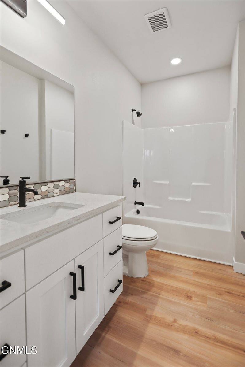 3331 34th Street West, Williston, ND 58801