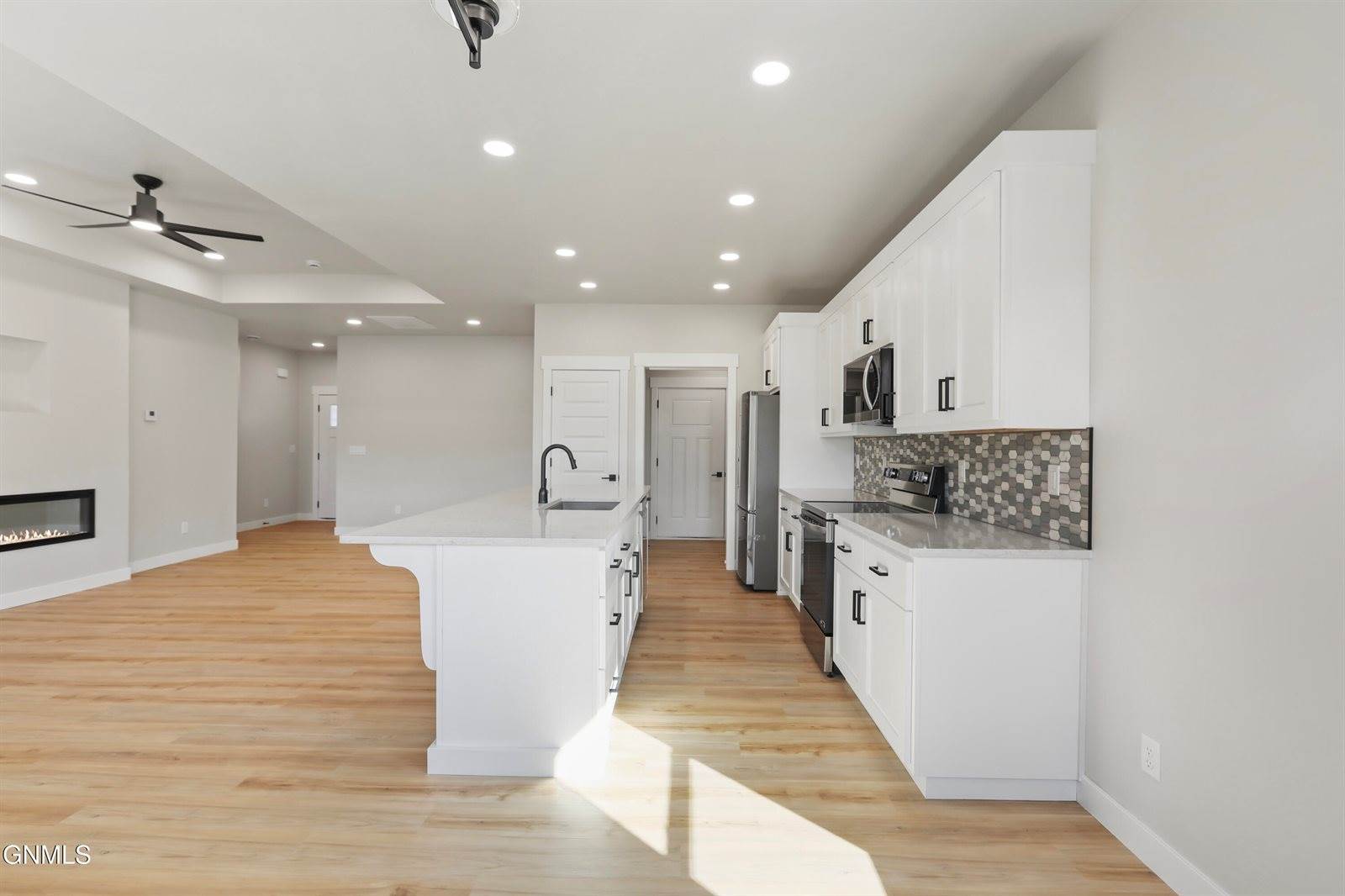 3331 34th Street West, Williston, ND 58801