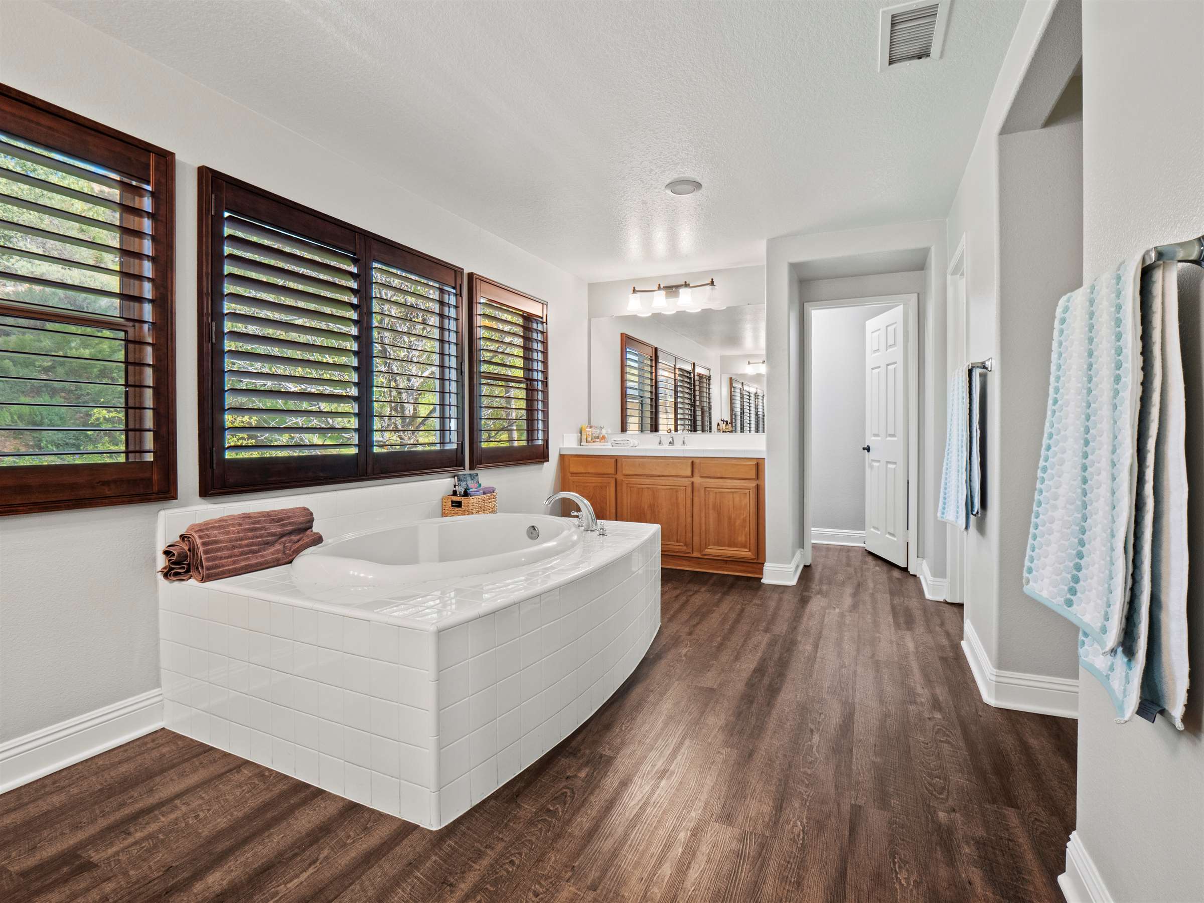 22136 Crestline Trail, Saugus, CA 91390