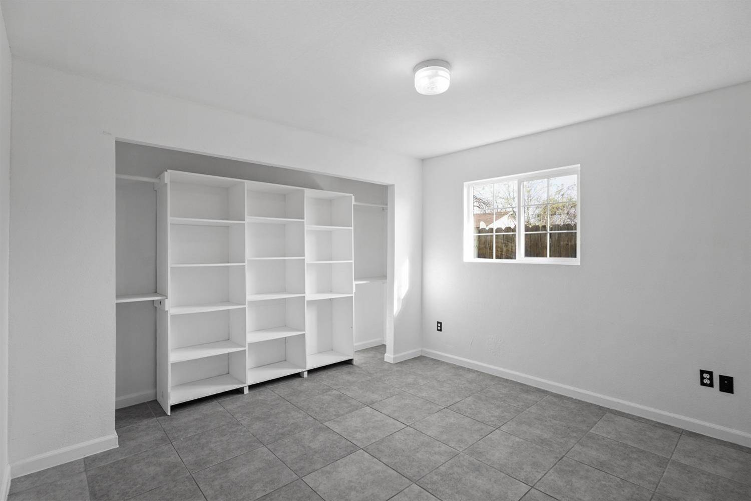 5976 Power Inn Road, Sacramento, CA 95824