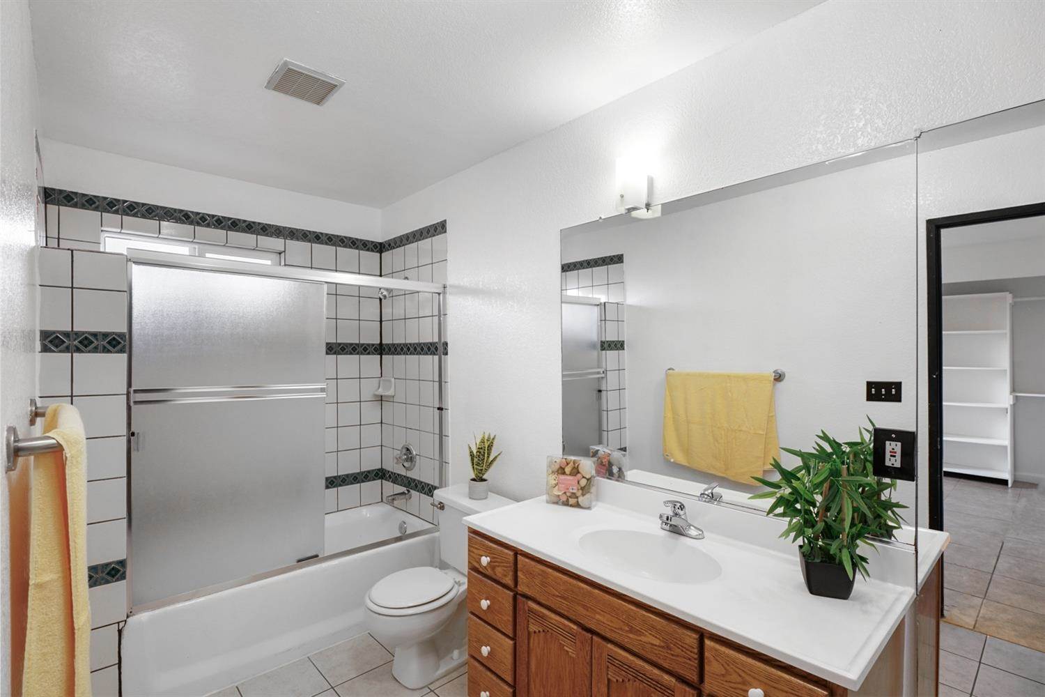 5976 Power Inn Road, Sacramento, CA 95824