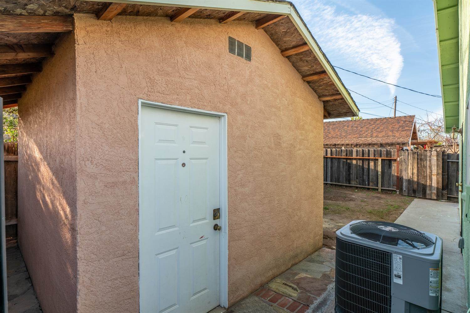 5976 Power Inn Road, Sacramento, CA 95824