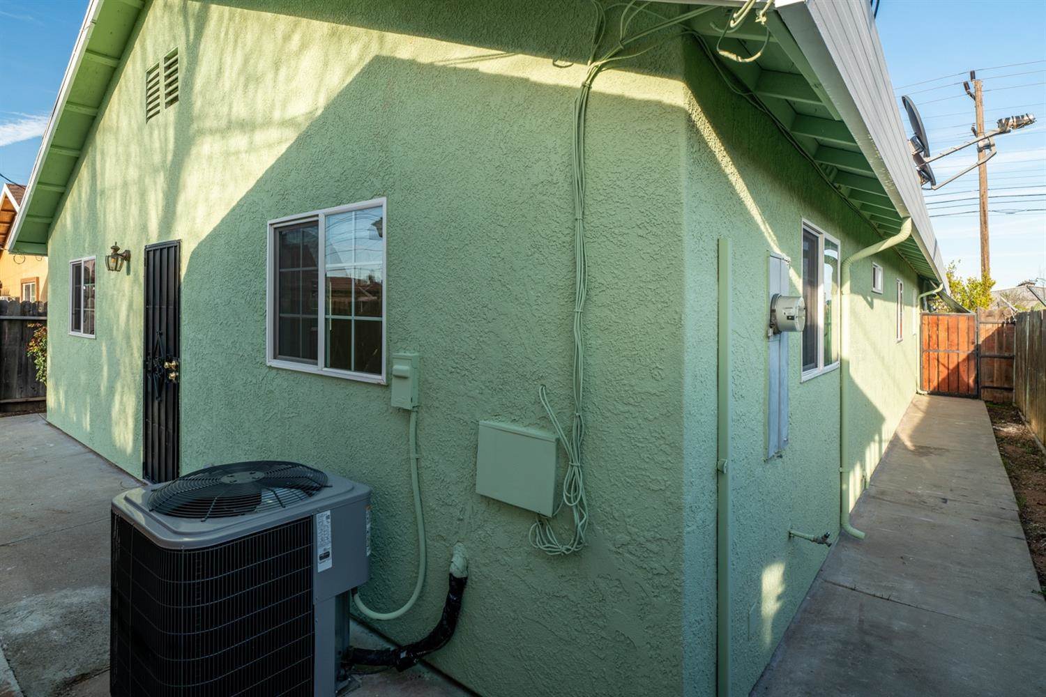 5976 Power Inn Road, Sacramento, CA 95824