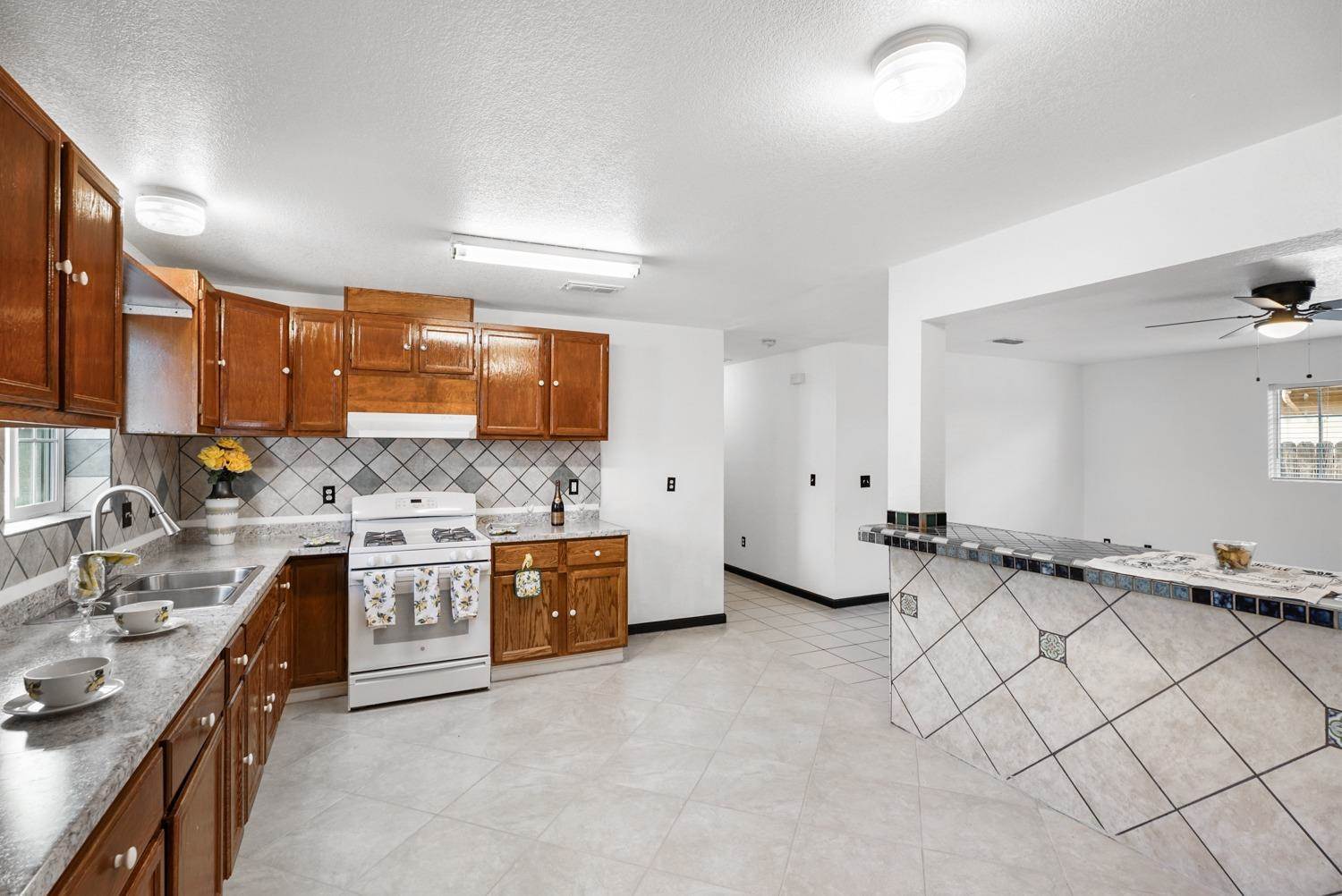 5976 Power Inn Road, Sacramento, CA 95824