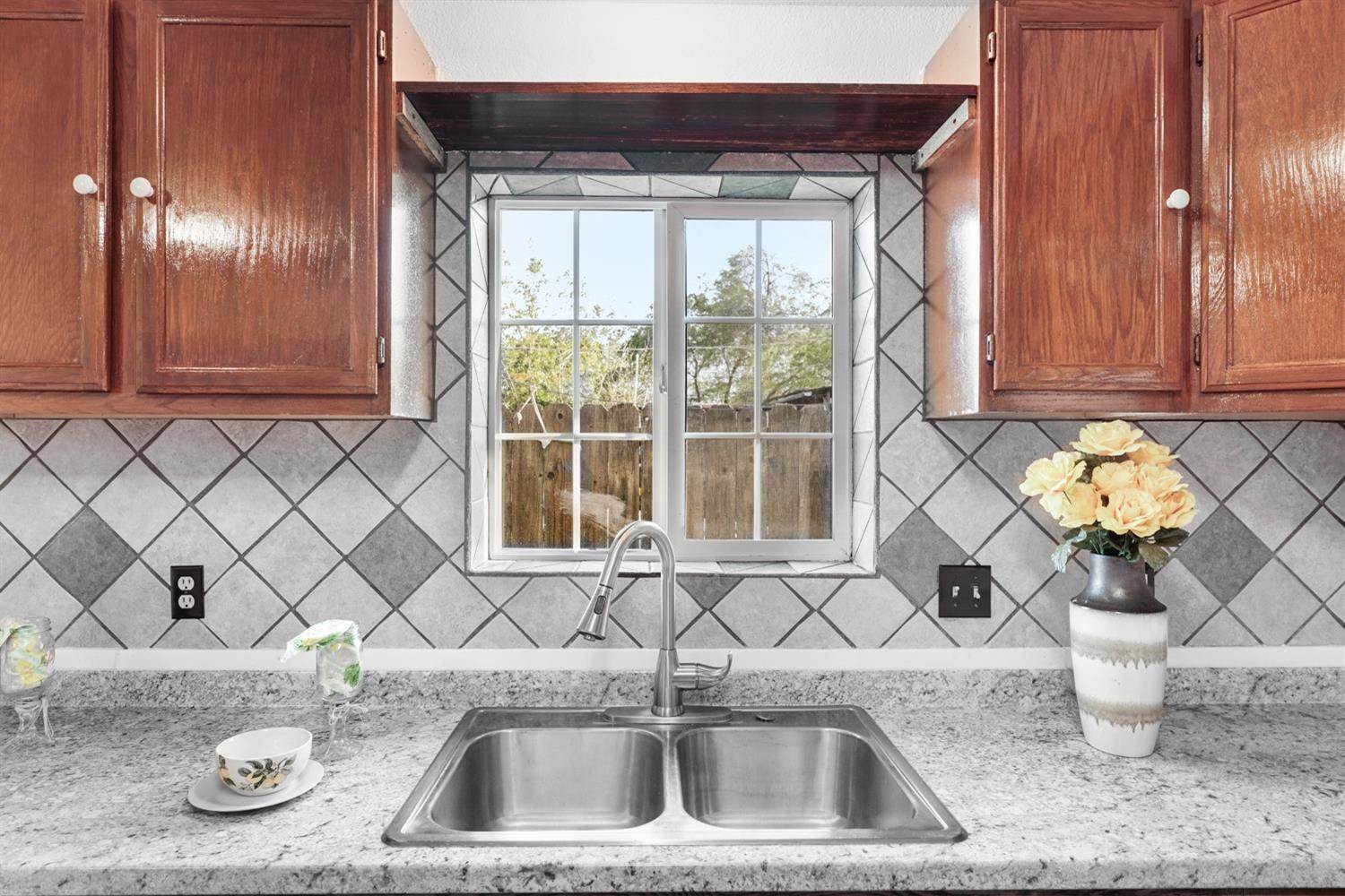 5976 Power Inn Road, Sacramento, CA 95824