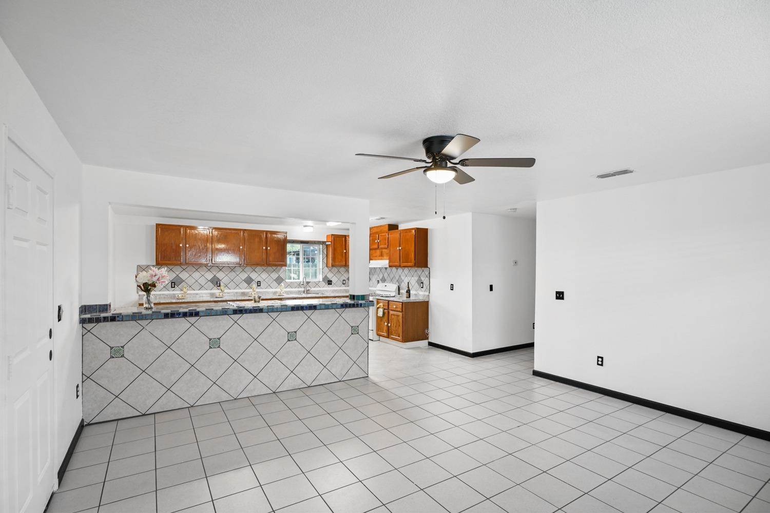 5976 Power Inn Road, Sacramento, CA 95824