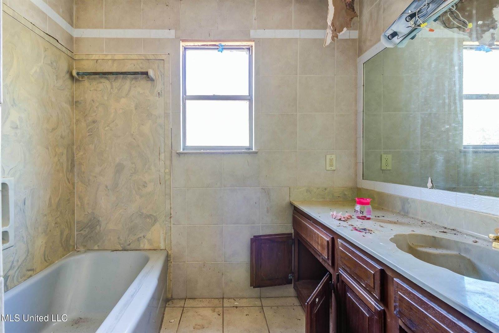 1305 Pine Street, Gulfport, MS 39507