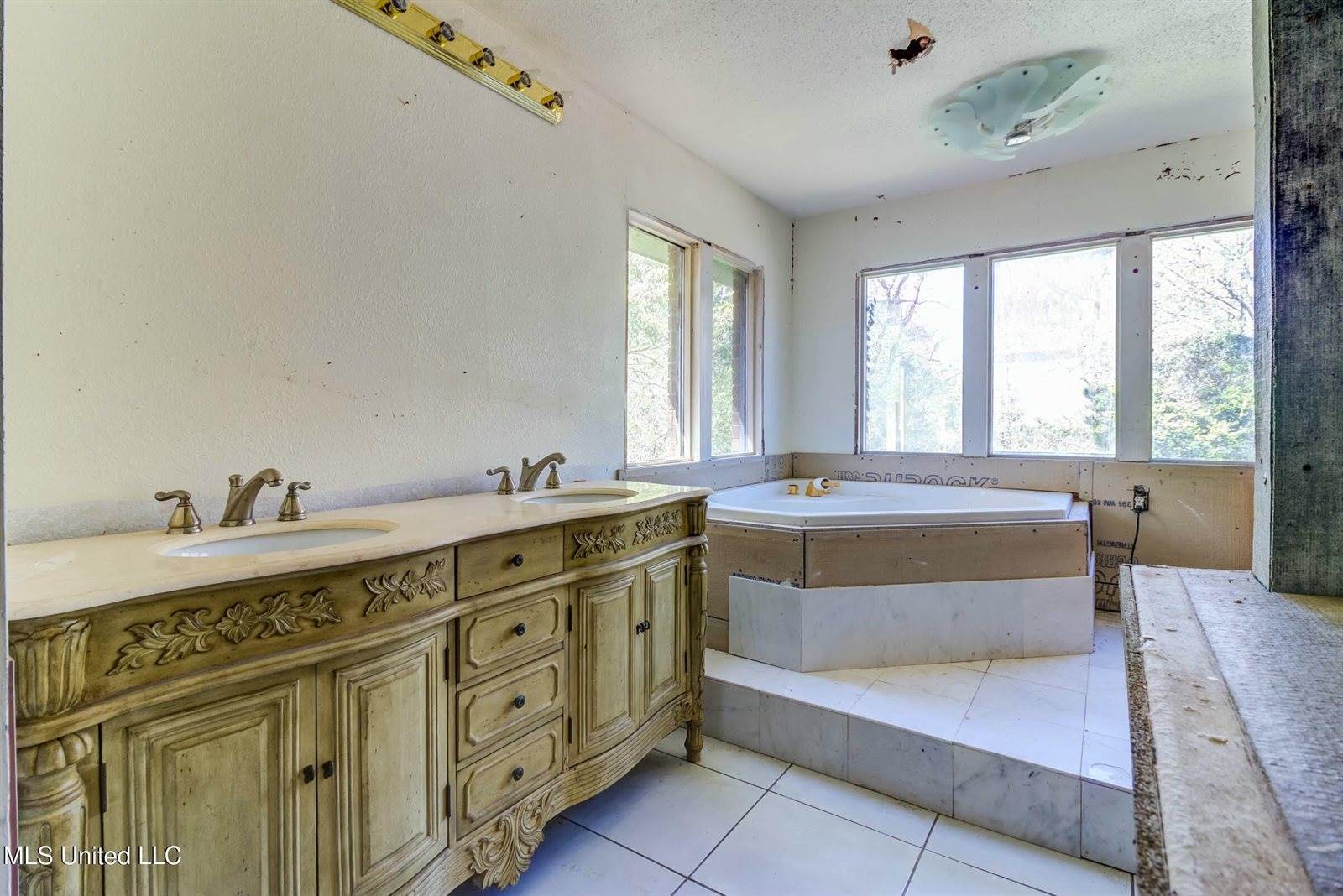 1305 Pine Street, Gulfport, MS 39507