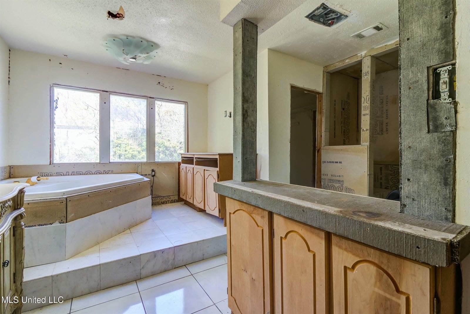 1305 Pine Street, Gulfport, MS 39507
