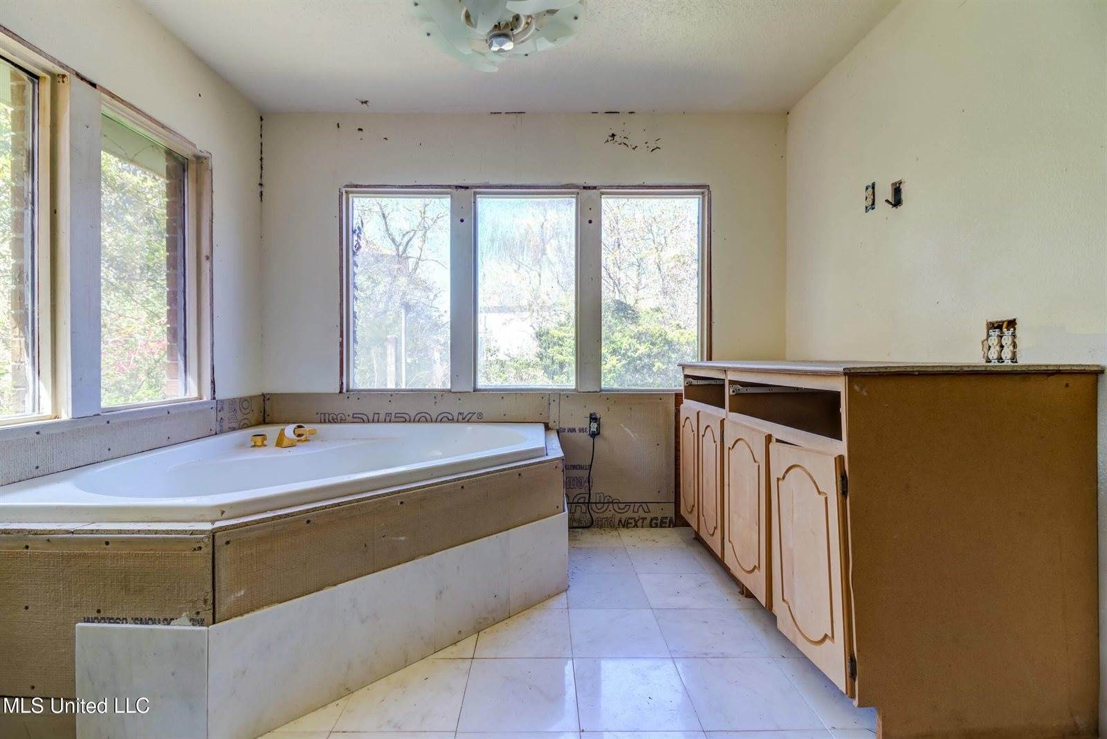 1305 Pine Street, Gulfport, MS 39507