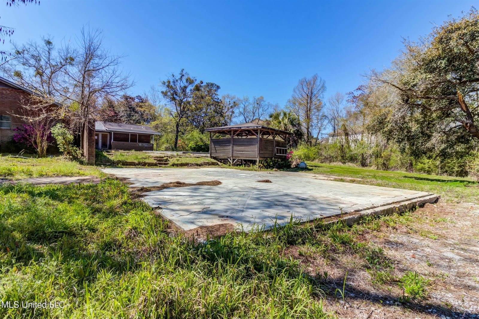 1305 Pine Street, Gulfport, MS 39507