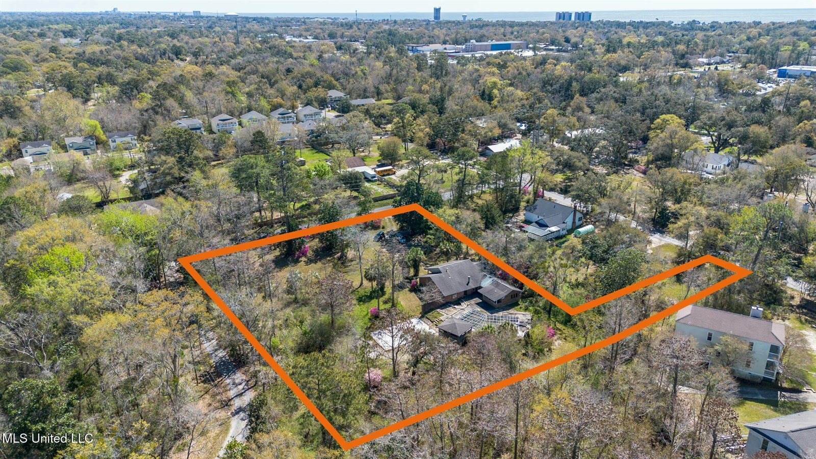 1305 Pine Street, Gulfport, MS 39507