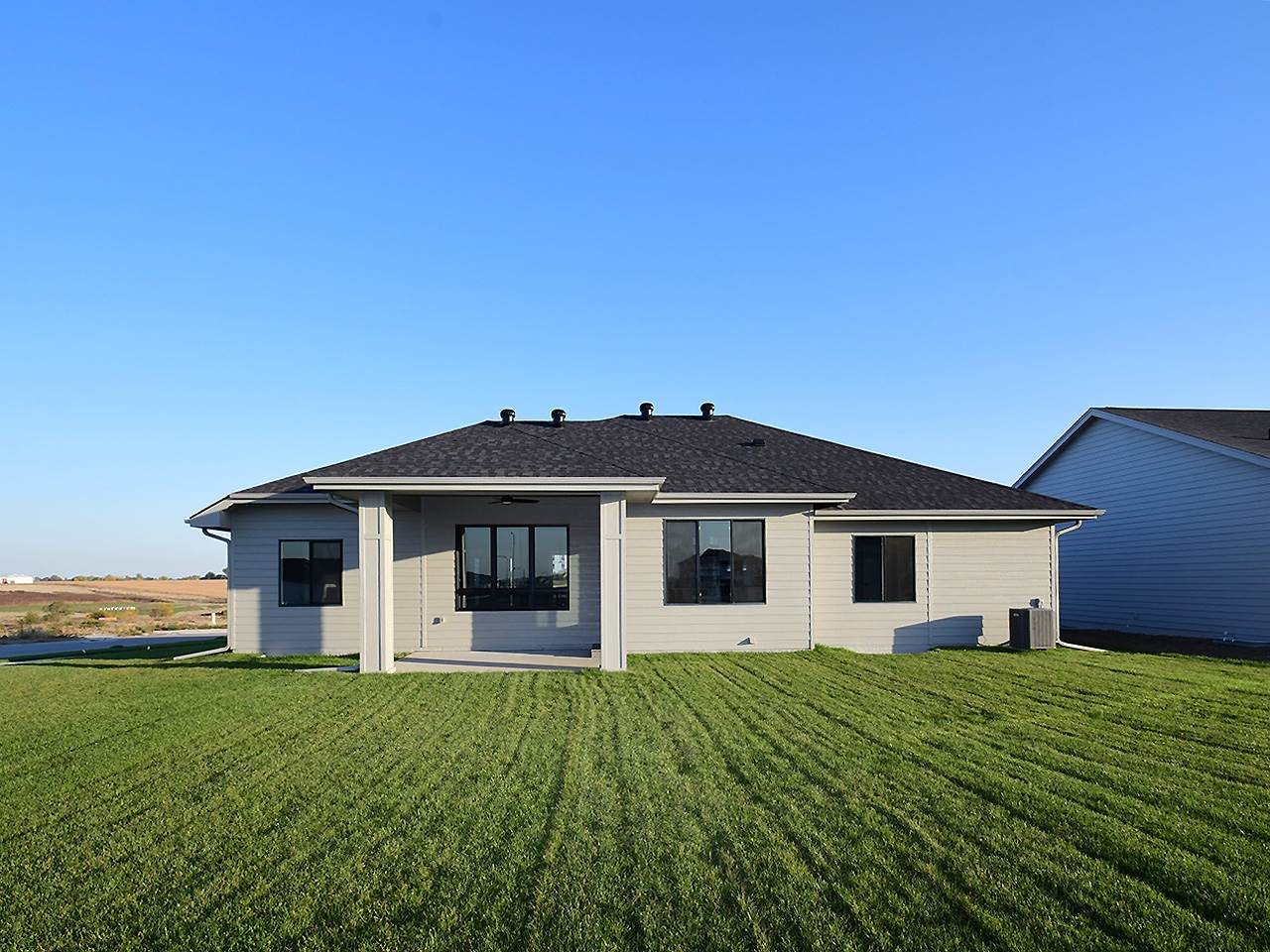 21133 Jessie Avenue, Elkhorn, NE 68022