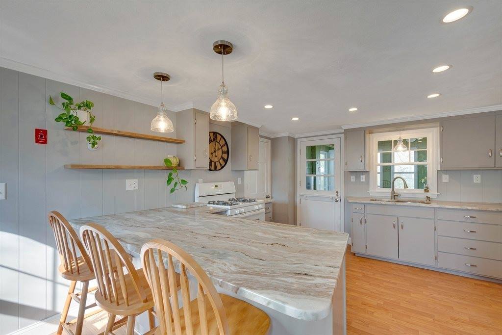 158 W Bacon St, Plainville, MA 02762